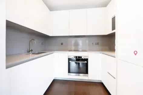 1 room flat of 99 m² in London