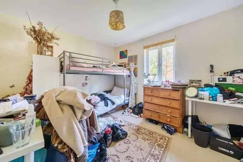 2 Bed Flat for Sale in Abingdon - Investment Opportunity