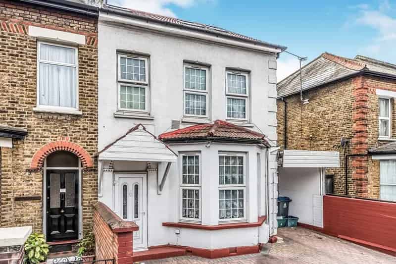 HMO Investment Opportunity: 5 Bed, 2 Bath House with 2 Self Contained Apartments