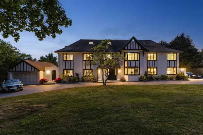 6 Bedroom Detached House for Sale Near Windsor Great Park