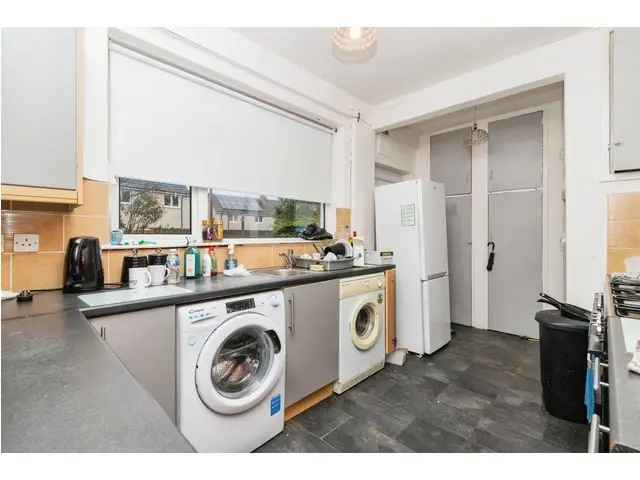 4 Bedroom End-Terraced House for Sale