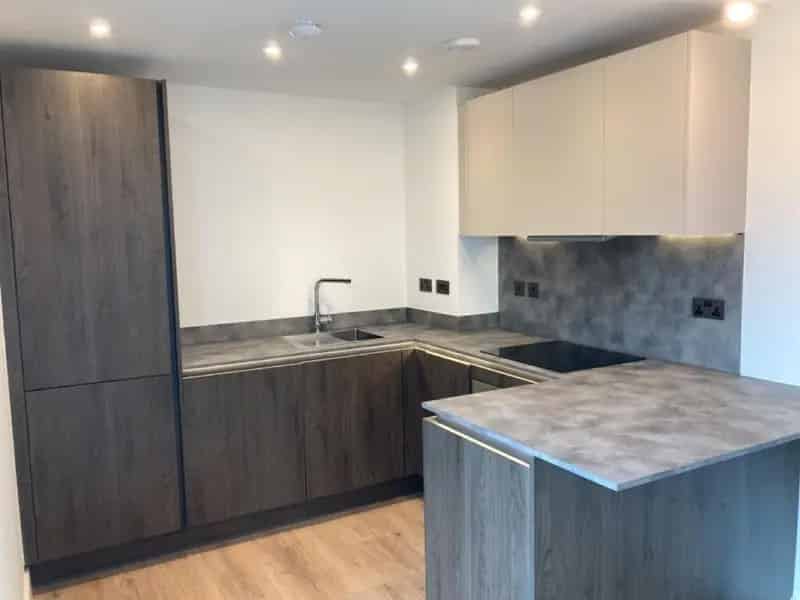 2 Bedroom Canal View Apartment Snow Hill Wharf Parking