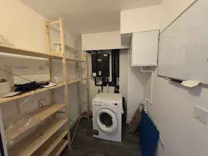 1 room flat of 81 m² in London