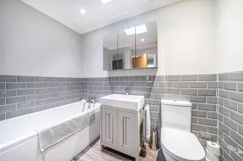4 Bed House for Sale in Oakley