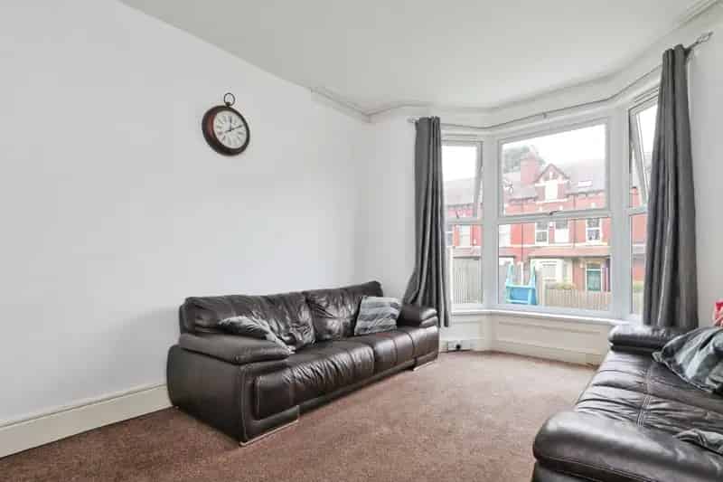 Spacious 4-Bedroom Family Home Near Headingley