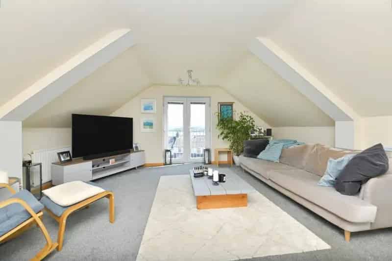 Four Bedroom Detached Home with River and Countryside Views