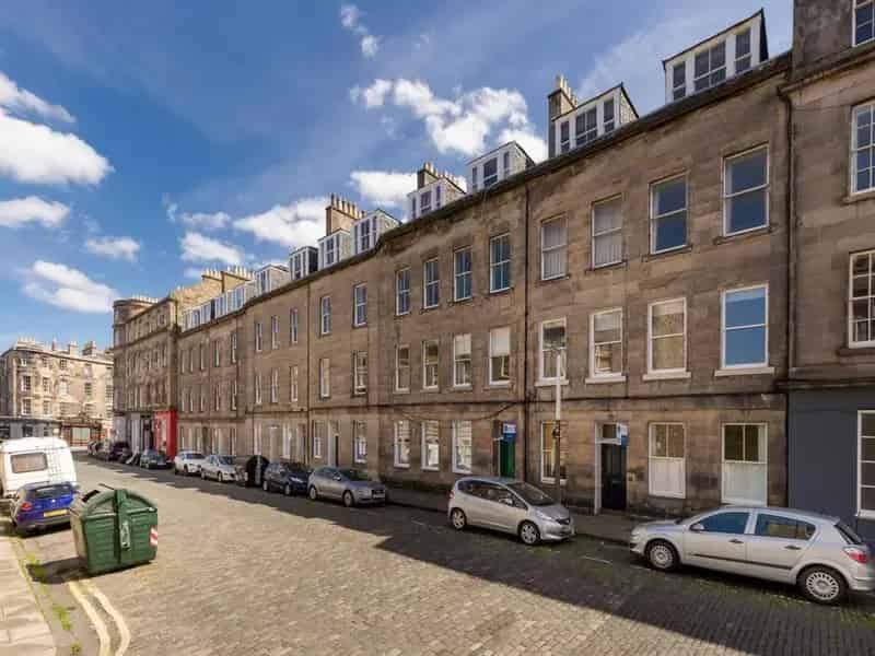 2 Bedroom Flat to Rent in Edinburgh, London or Aberdeen