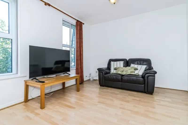 1 Bedroom Furnished Apartment Manchester City Centre Parking Available Now