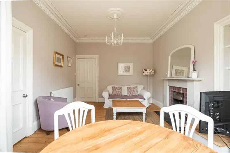 1 Bed Flat - Maindoor with 1 Reception Room