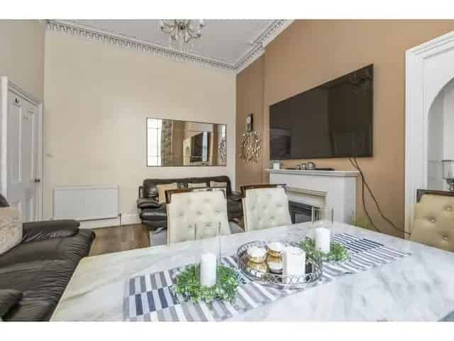 2 Bedroom Flat for Sale Fully Renovated with Period Features
