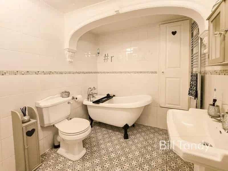 3 Bed Detached Bungalow with Annexe for Sale