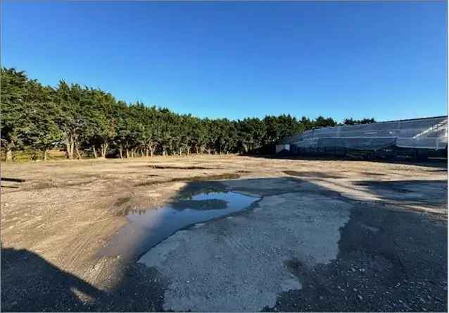 07 Acre Level Yard Near M25 Junction 26