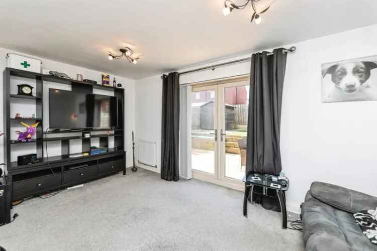 Stunning 4-Bedroom Detached House Modern Kitchen Family Home