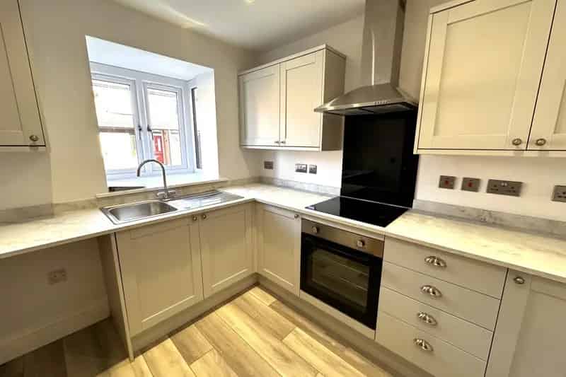 Modern 3-Bed Townhouse Lincoln West End Allocated Parking