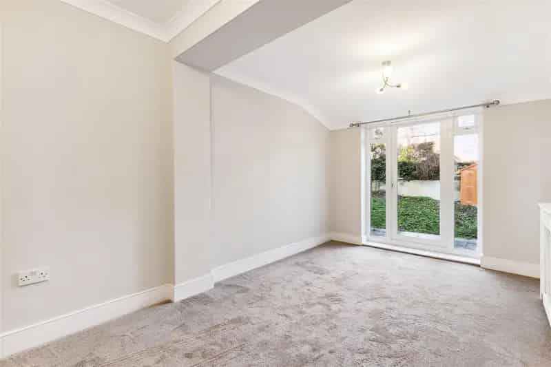 3 Bedroom Victorian Flat to Rent in Brixton
