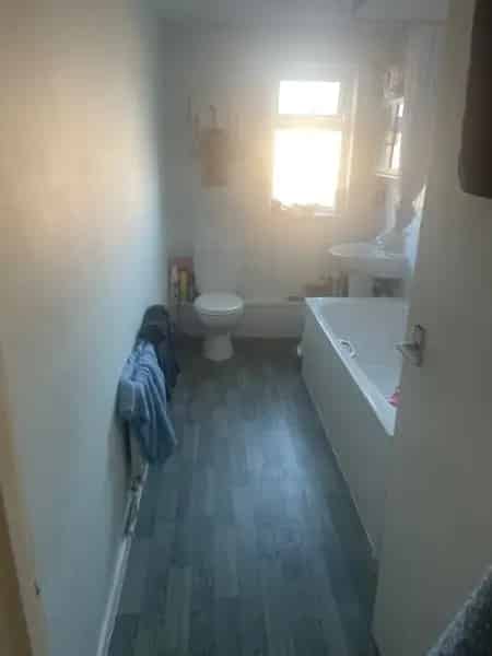 2 Bed House Near Amenities New Kitchen