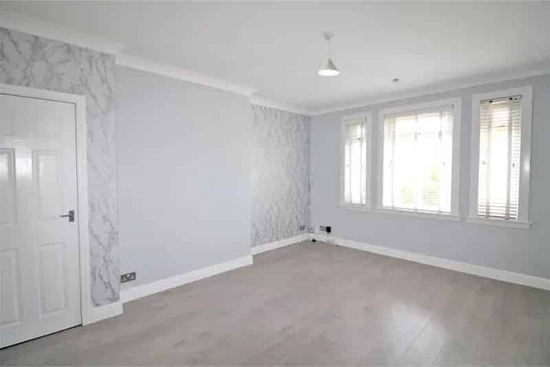 3 Bed Flat Lower Cottage Flat with Garden and Driveway Parking