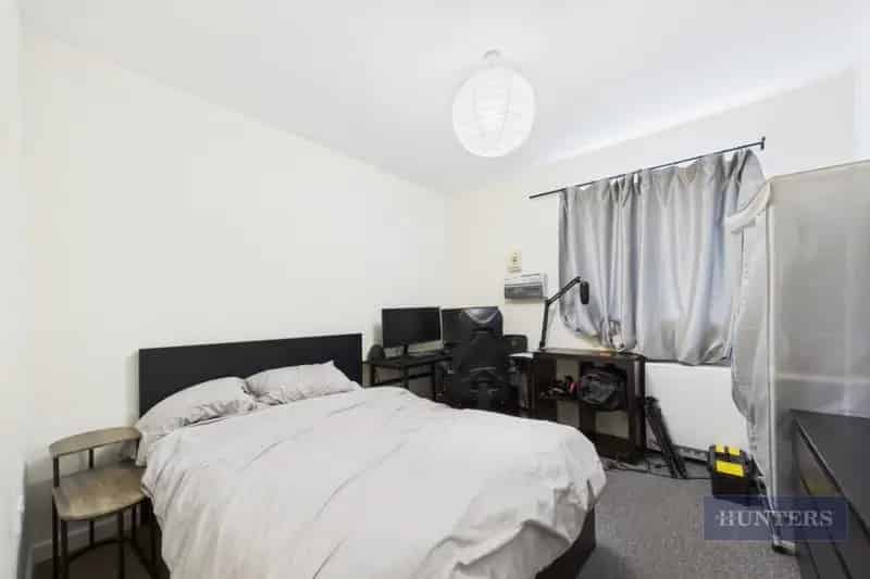 1 bedroom Flat
 To Let