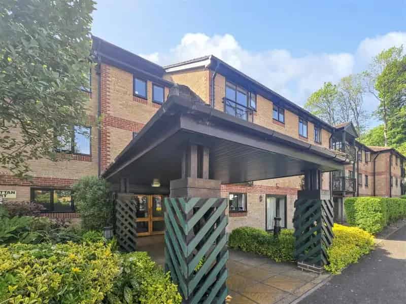 1 Bedroom Ground Floor Flat Great Location