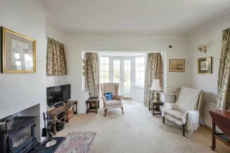 4 Bed Family Home Auction Modern Method