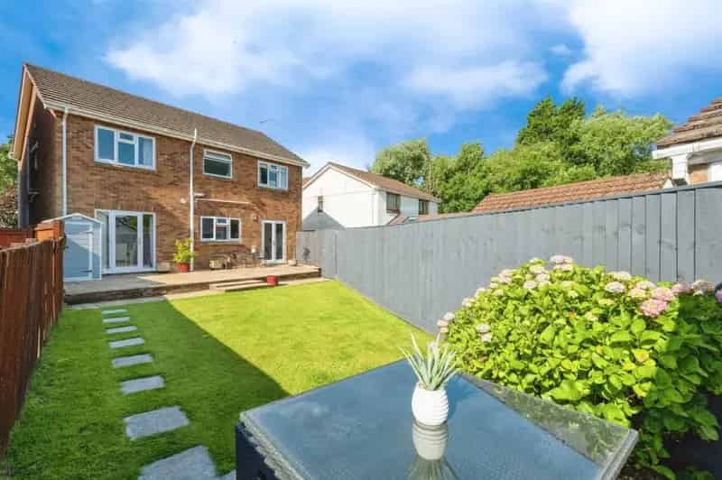 4 Bedroom Detached House Garden Village