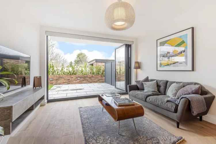 2 Bedroom 2 Bathroom Apartment with Private Garden and Terrace