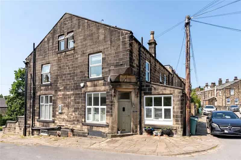 2-Bedroom End-Terraced House in Guiseley with Off-Street Parking
