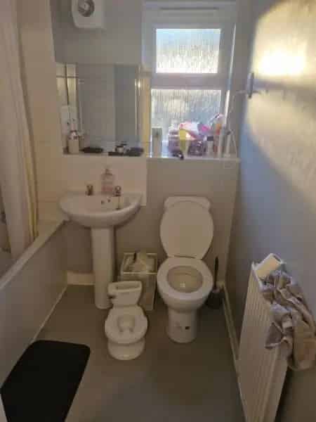 2 Bed Ground Floor Flat Near Town Centre