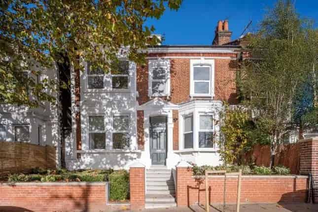 4 Bedroom House for Sale in West Hampstead NW6