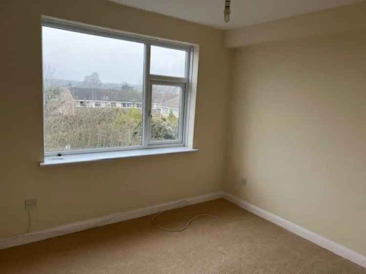 2 Bed Top Floor Apartment Cox Green Maidenhead