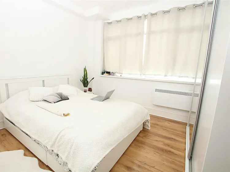 2 Bed Top Floor Apartment Leasehold Near Abington Park