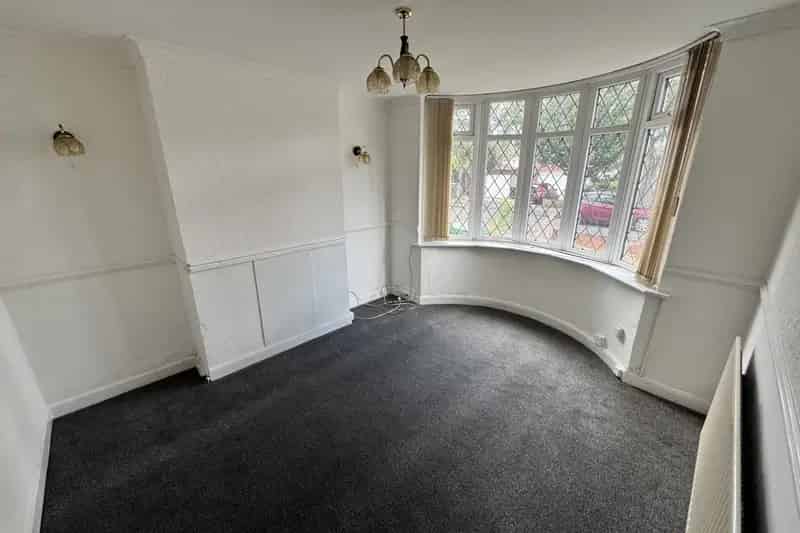 3 Bedroom Semi-Detached House Tipton DY4