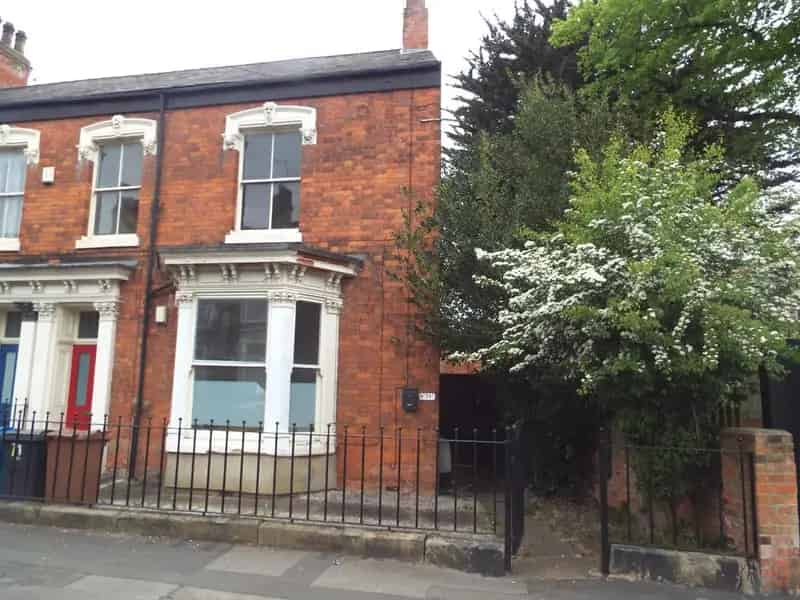 5 Bedroom End Terrace House Investment Opportunity