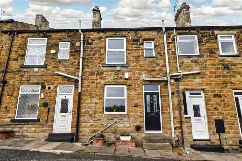 Two Bedroom Mid Terrace House Near Leeds City Centre