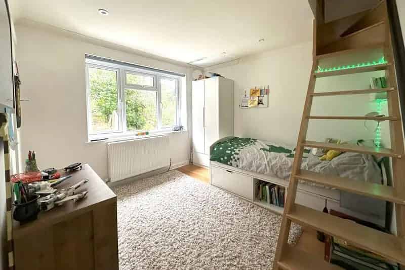 4 Bed Semi Detached House Extended with Large Loft Room
