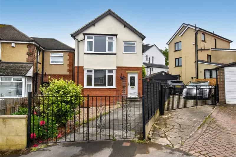 3 Bedroom Detached House in Rawdon Leeds