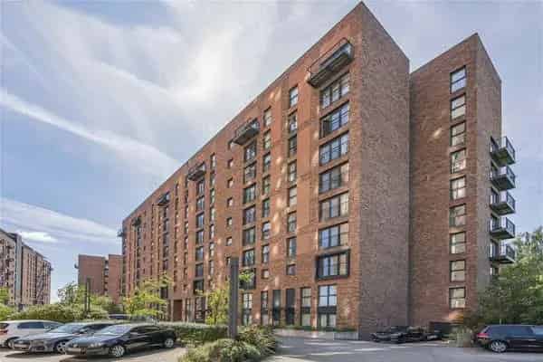 Wilburn Basin 2-Bed Apartment  City Views Parking Gym Concierge