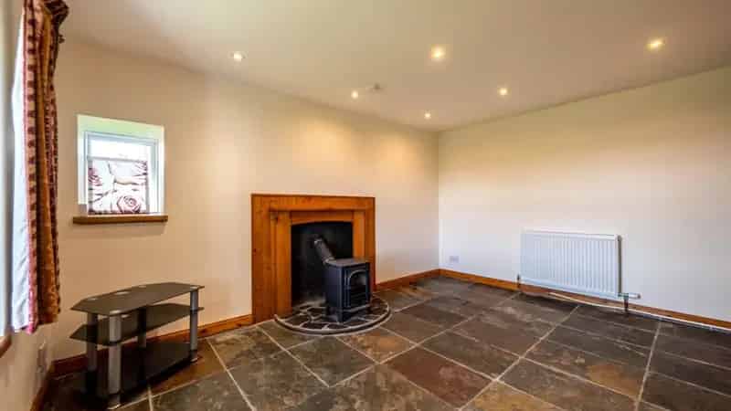 East Balchraggan Cottage - Charming Detached Home with Panoramic Views