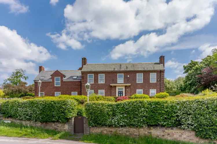 5 Bedroom Detached House with Stunning Views and 1 Acre Grounds