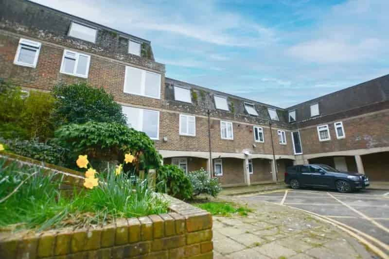 2 Bedroom Apartment to Rent