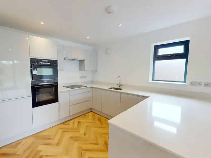 Luxury Hove Apartment with Balcony and Communal Garden
