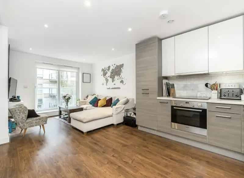 One Double Bedroom Apartment Near Acton Central Line