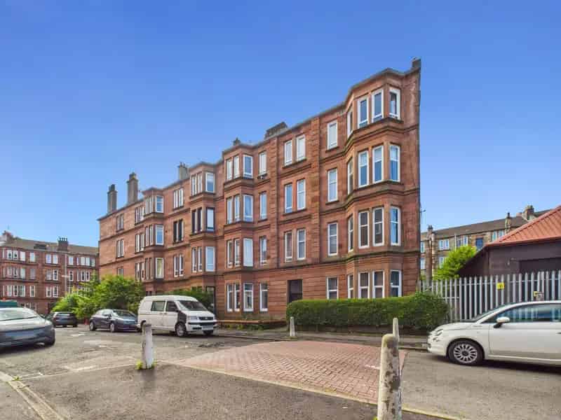 2 Bedroom Flat House to Rent in Govan G51