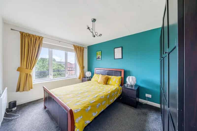 Modern 2-Bed Top Floor Apartment near South Bermondsey