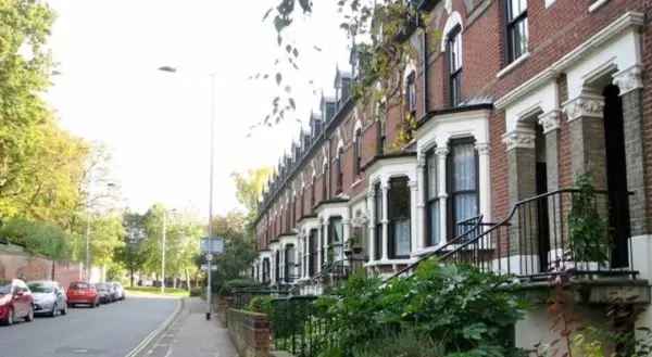 Victorian Terrace Townhouse 3 Double Bedrooms Near City Centre