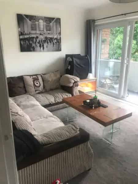Spacious 2-Bedroom Flat Near Amenities and Schools
