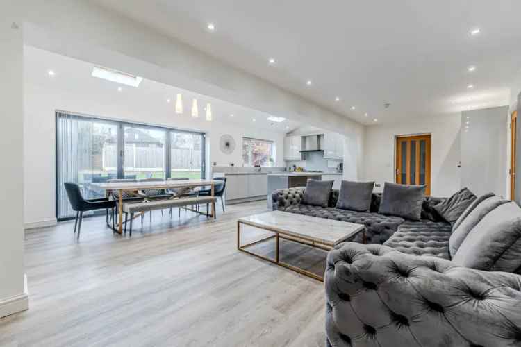 Six Seven Bedroom Detached House With Garden Ample Parking