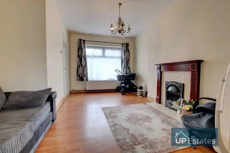 2 Bedroom Terraced House to Rent - No Chain - Double Garage