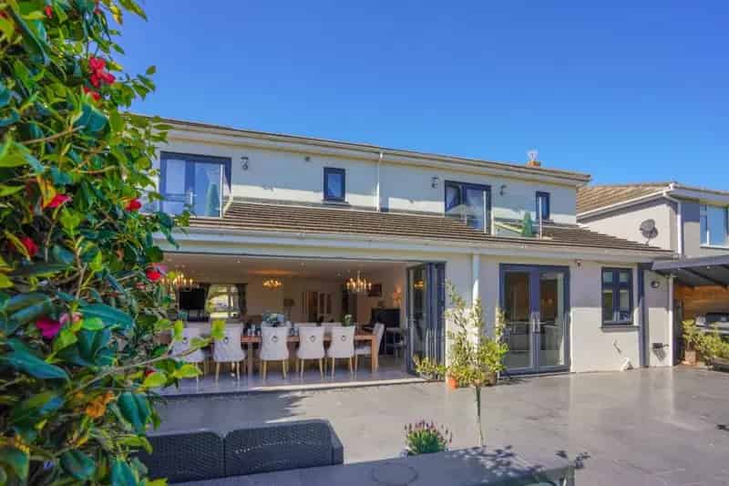4/5 Bedroom Detached House Yarmouth Road Lowestoft