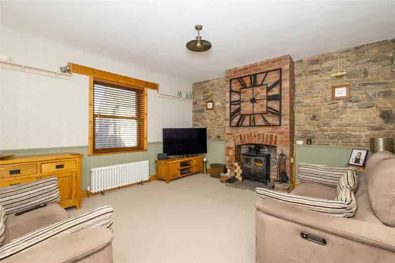 2 Bedroom Detached House to Rent Exceptional Period Home